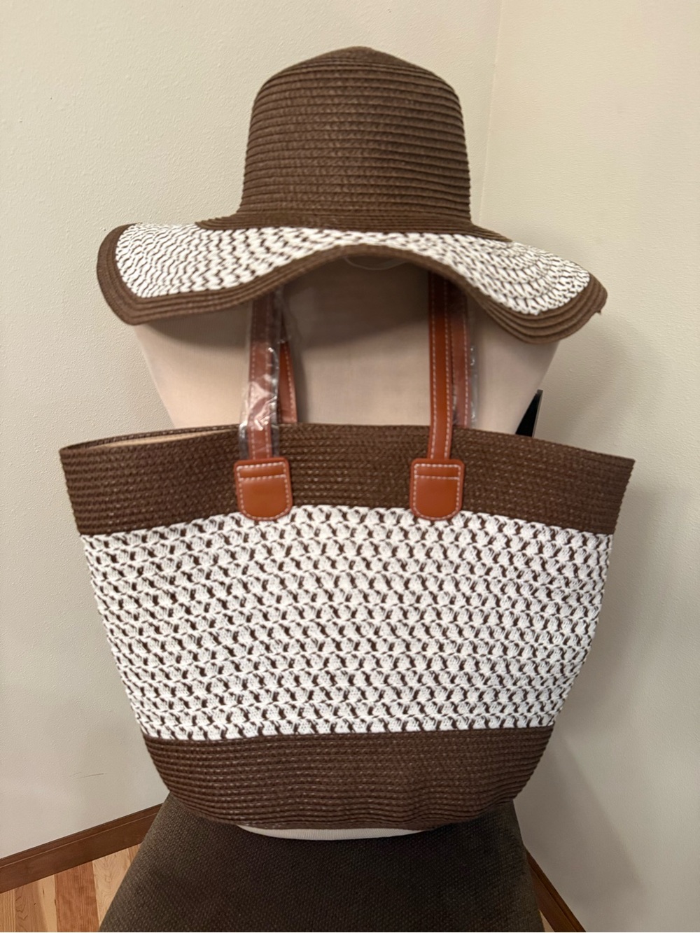 Fashion Brown and White Straw Tote Bag with Matching Sun Hat